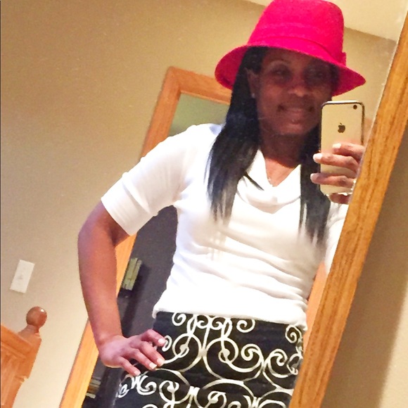 Meet your Posher, Nita - Picture 2 of 2